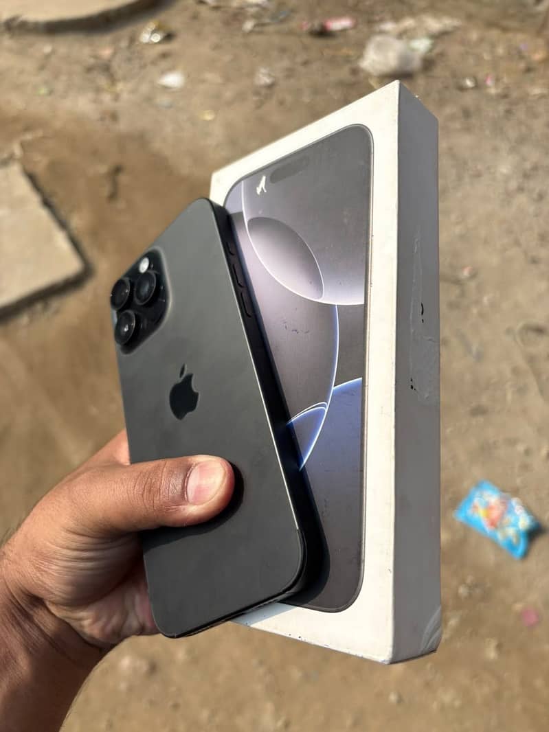 Apple iPhone 16 Pro Max 6