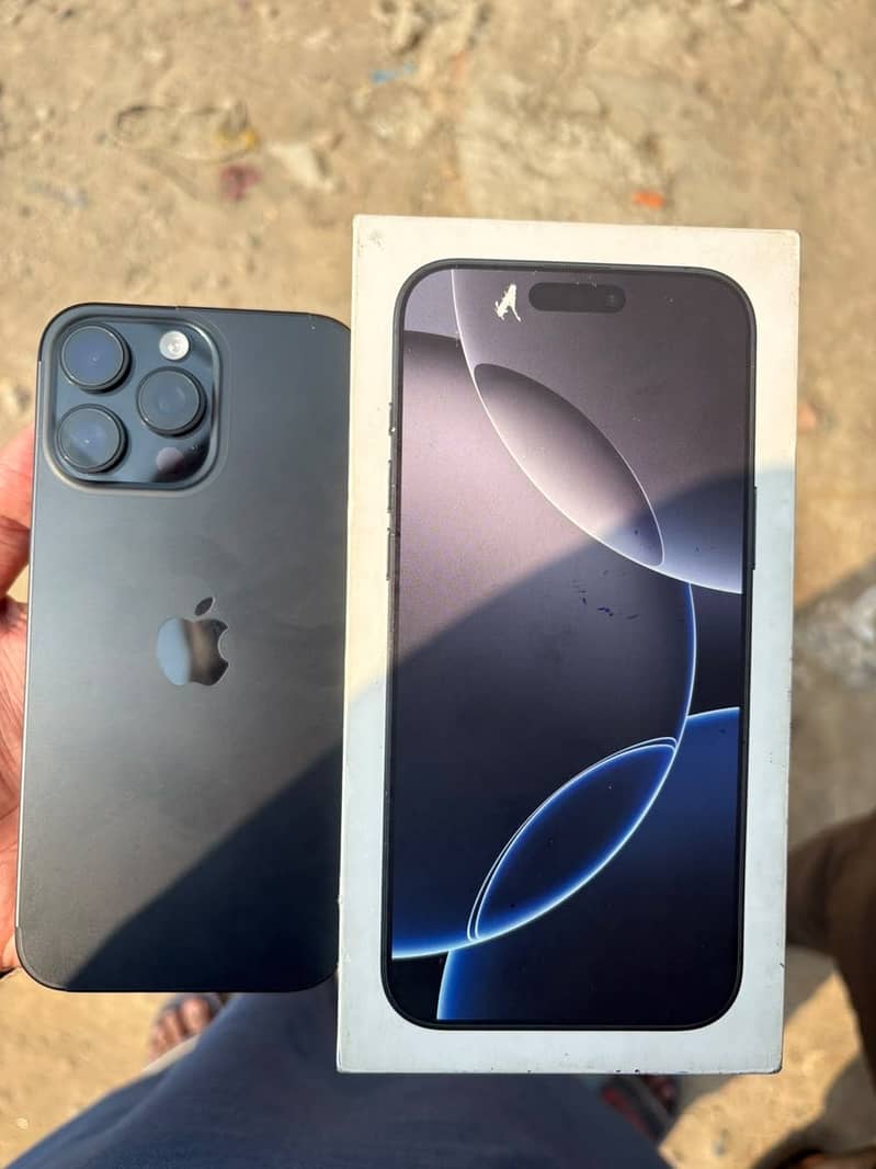 Apple iPhone 16 Pro Max 9