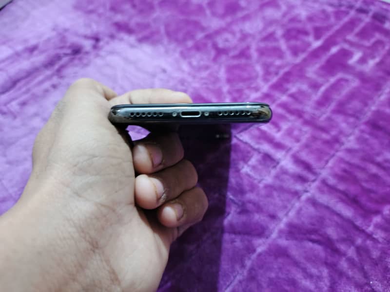 Apple iPhone X 3