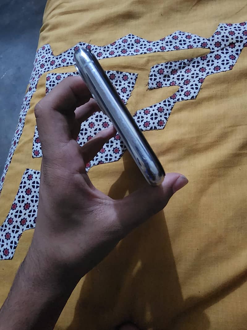 Apple iPhone 11 Pro Max 2