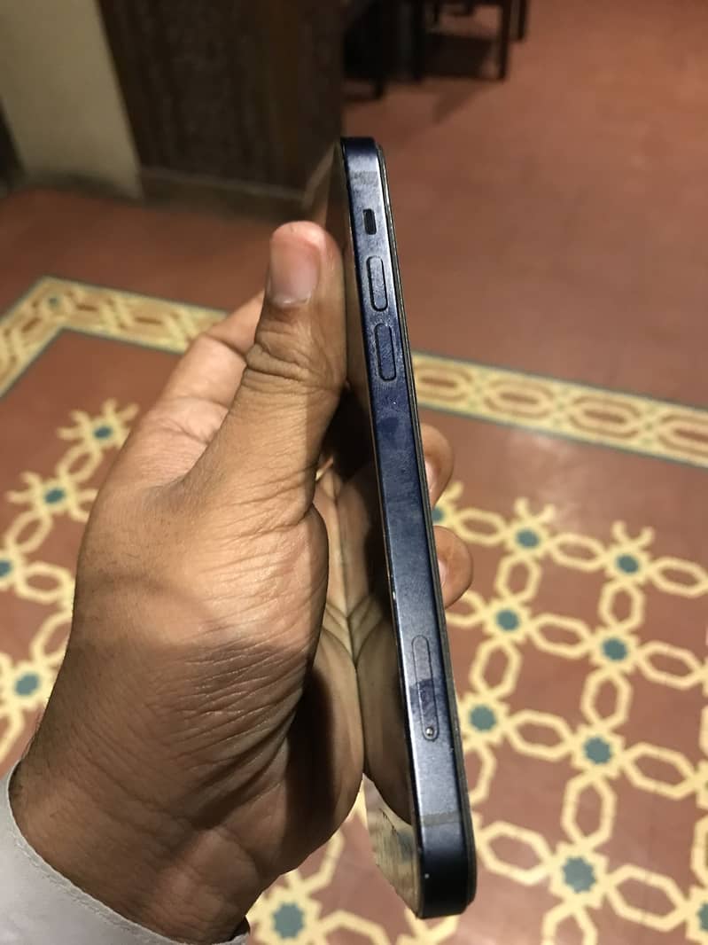 Apple iPhone 12 1