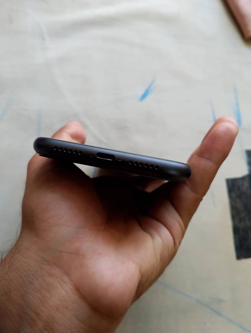 Apple iPhone 11 3