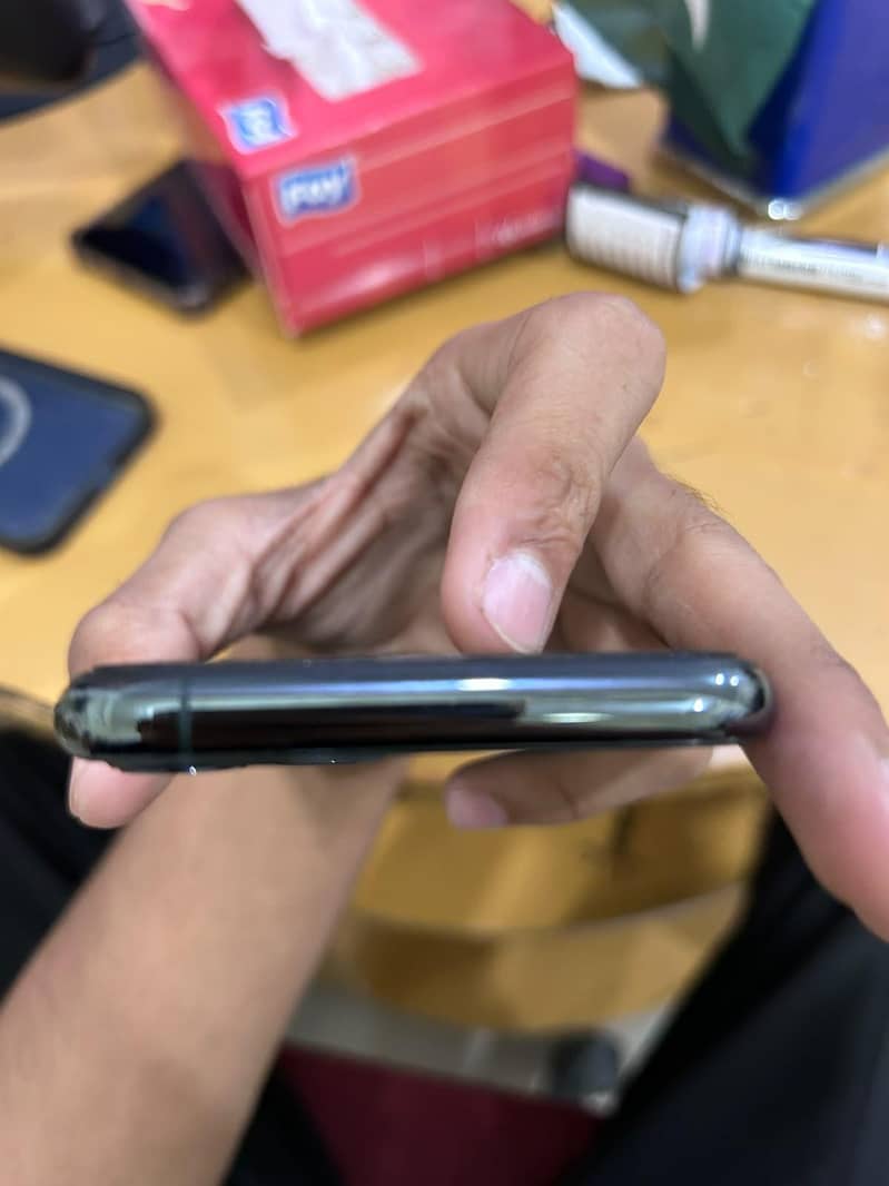 Apple iPhone 11 Pro 2