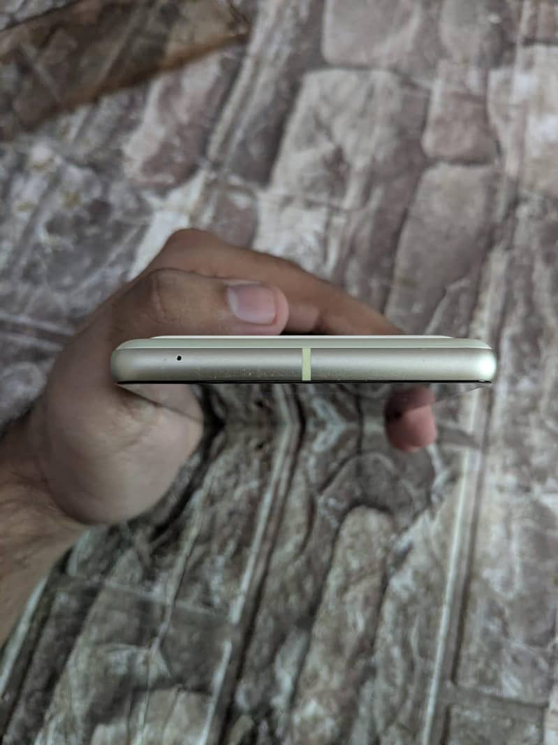 Google Pixel 7 4