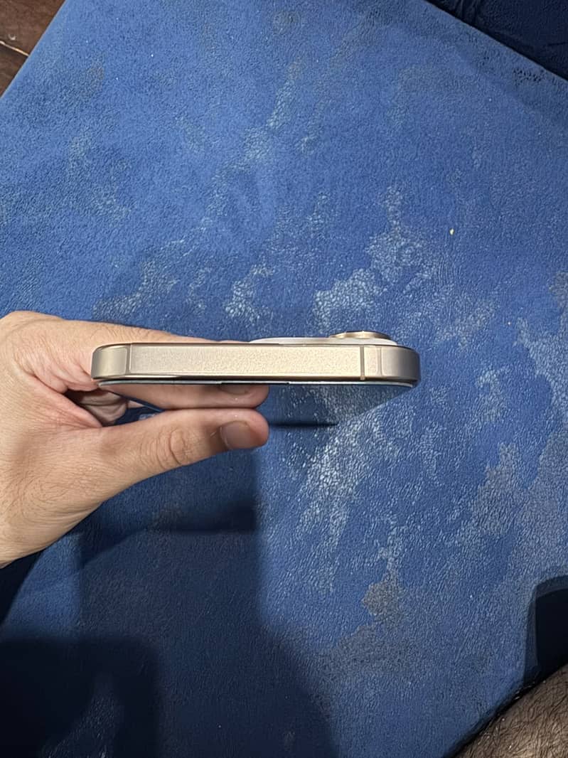 Apple iPhone 16 Pro Max JV 2
