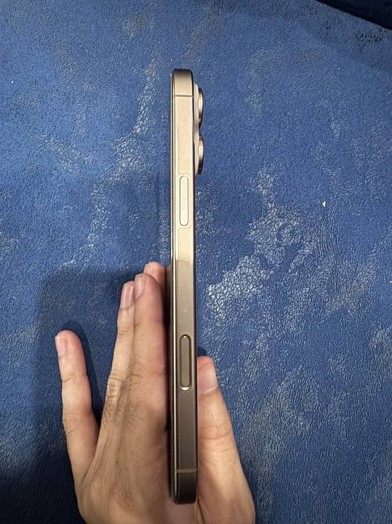 Apple iPhone 16 Pro Max JV 3