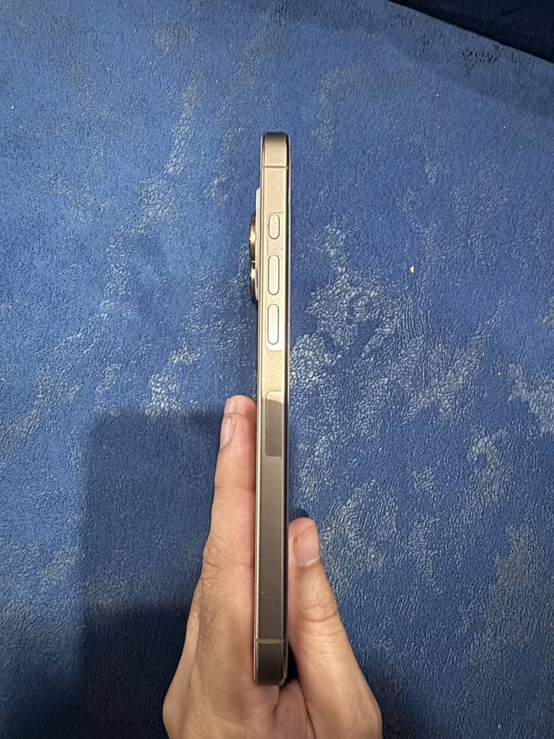 Apple iPhone 16 Pro Max JV 5
