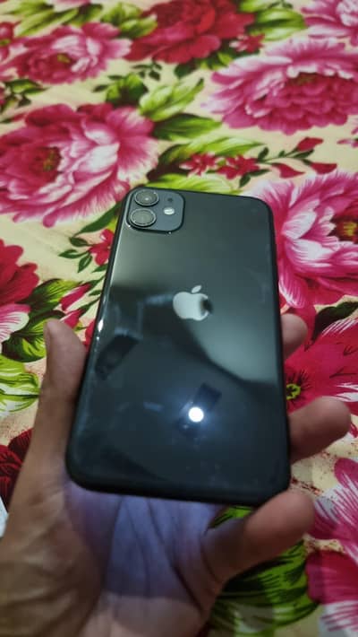 iphone 11 64 gb 89 bettary health 9/10 condition