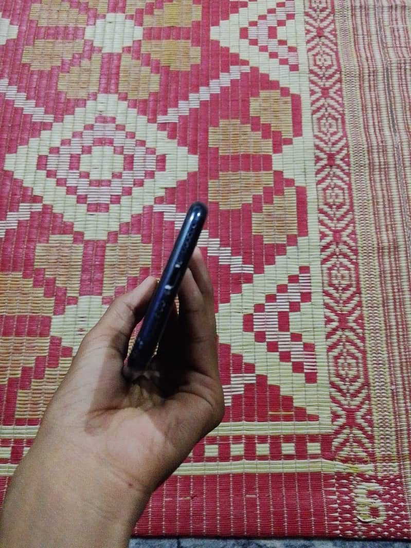 Apple iPhone XR 4