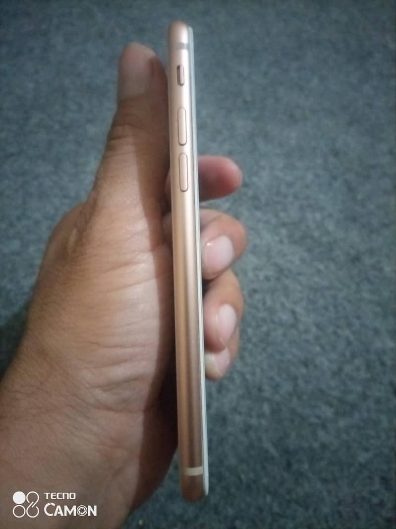Apple iPhone 8 3