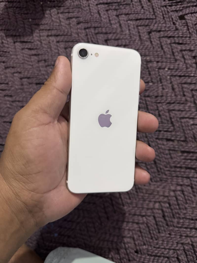 Apple iPhone SE 2nd generation 0