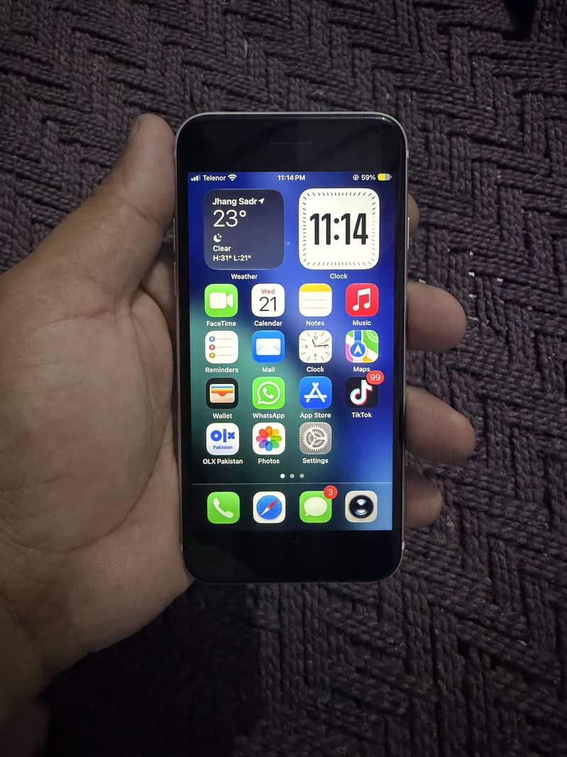 Apple iPhone SE 2nd generation 1
