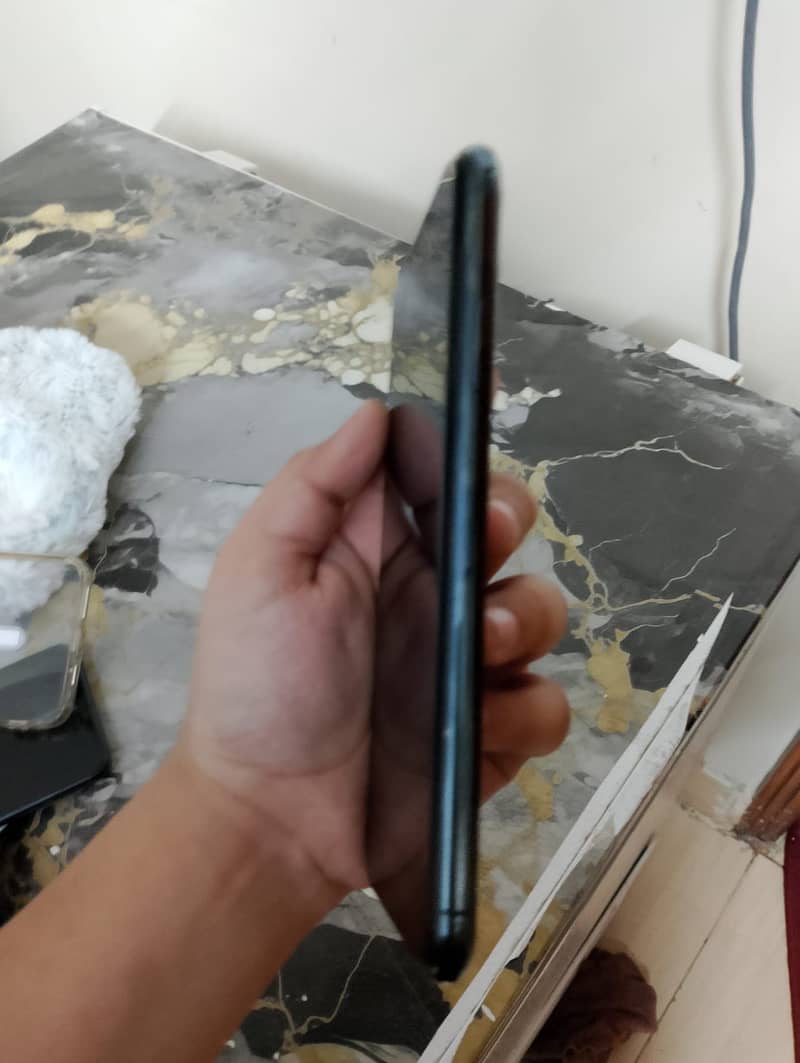 Apple iPhone 11 Pro Max 4