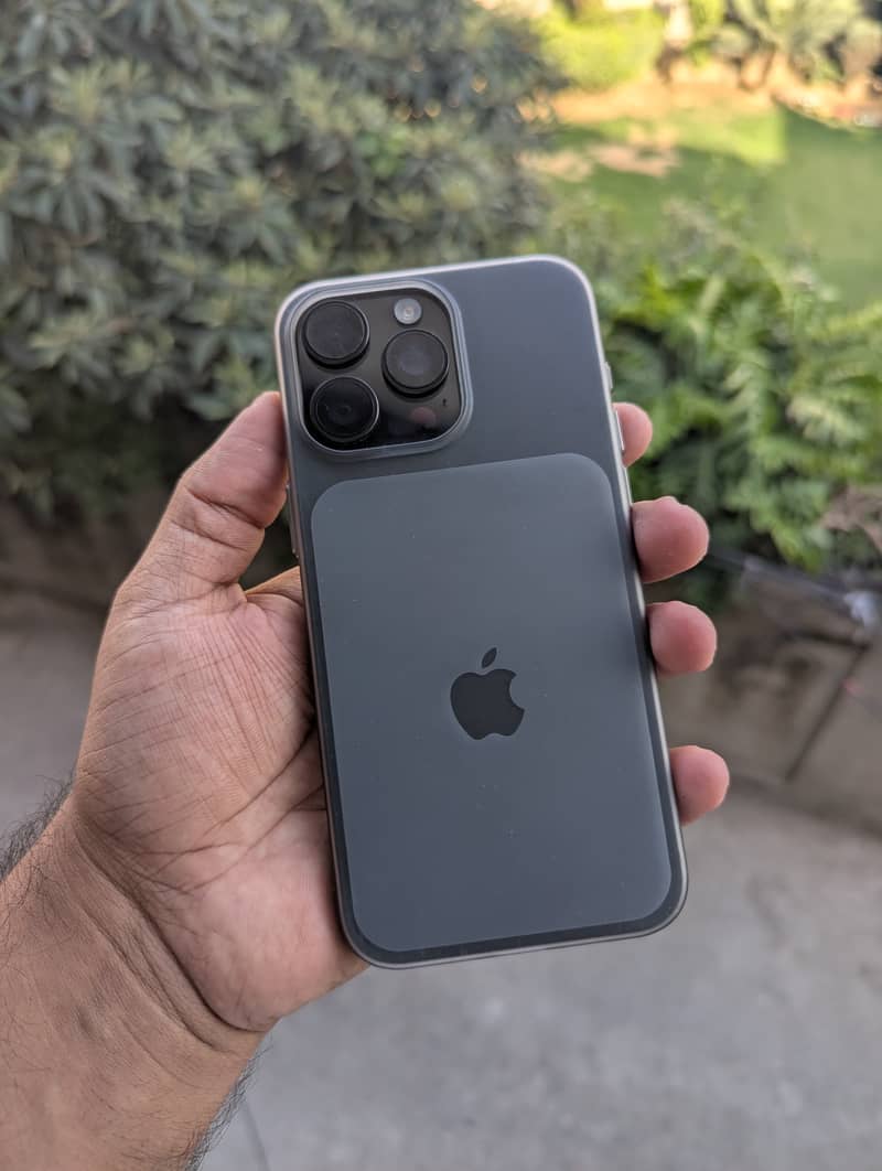 Apple iPhone 15 Pro Max 0