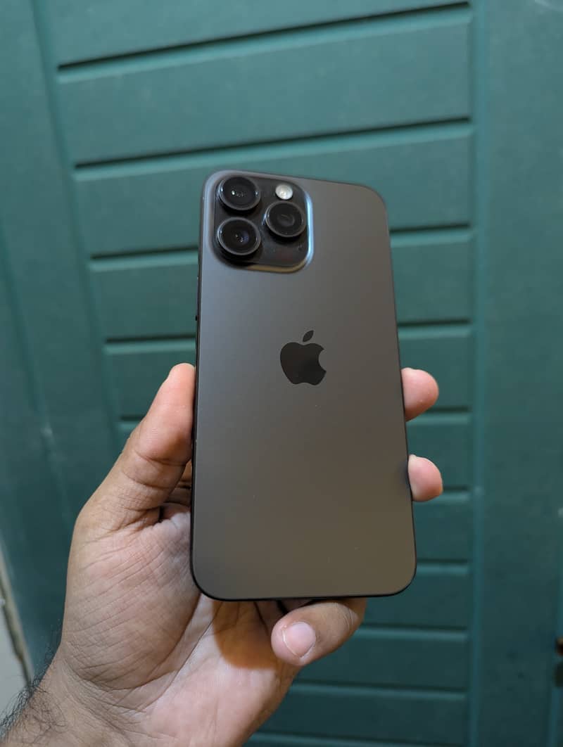 Apple iPhone 15 Pro Max 1