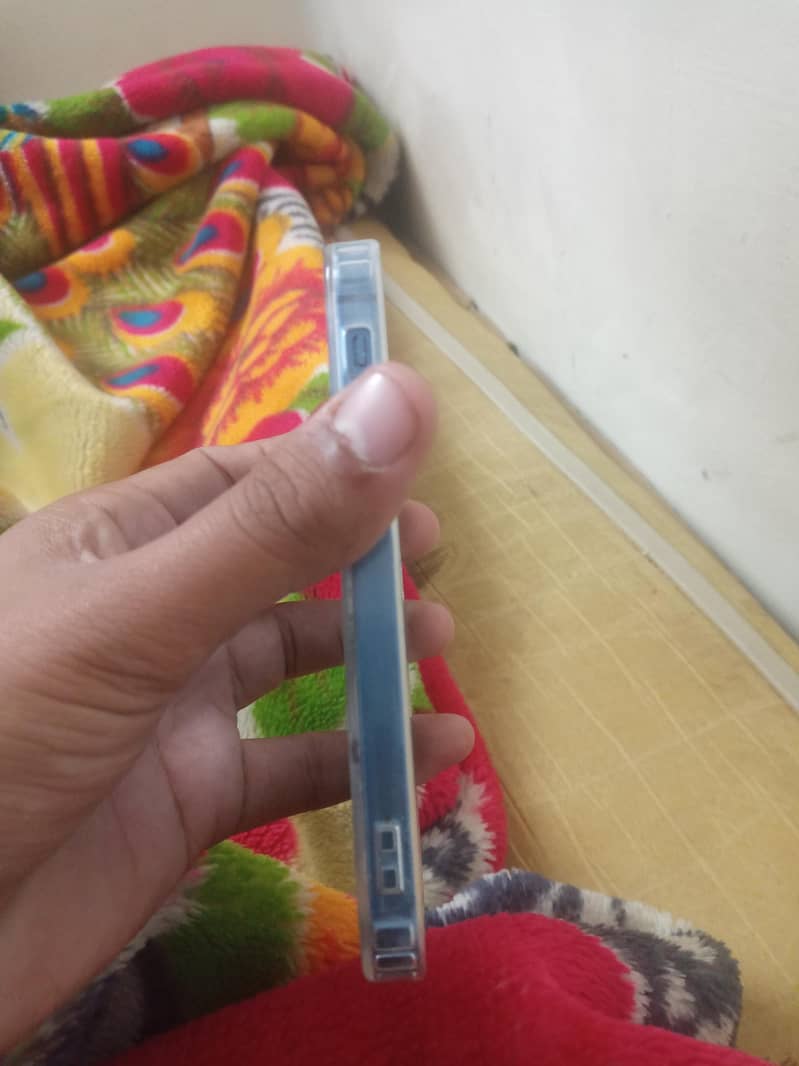 Apple iPhone 13 mini 4