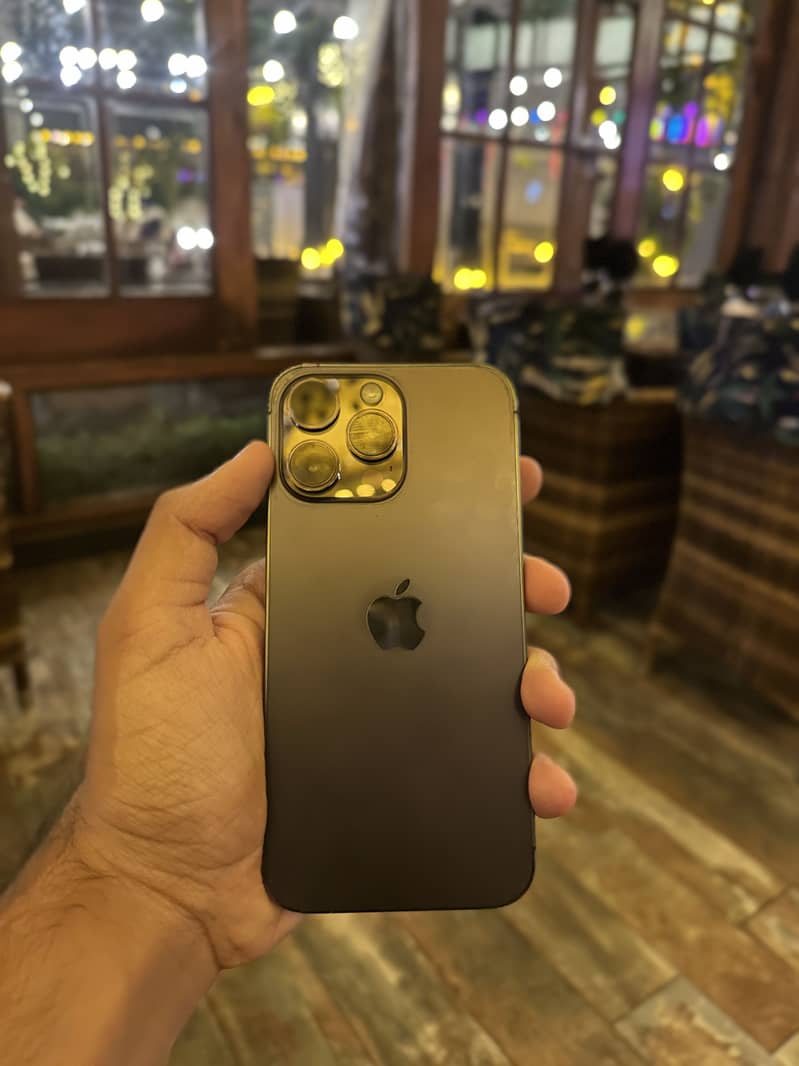 Apple iPhone 14 Pro Max 1
