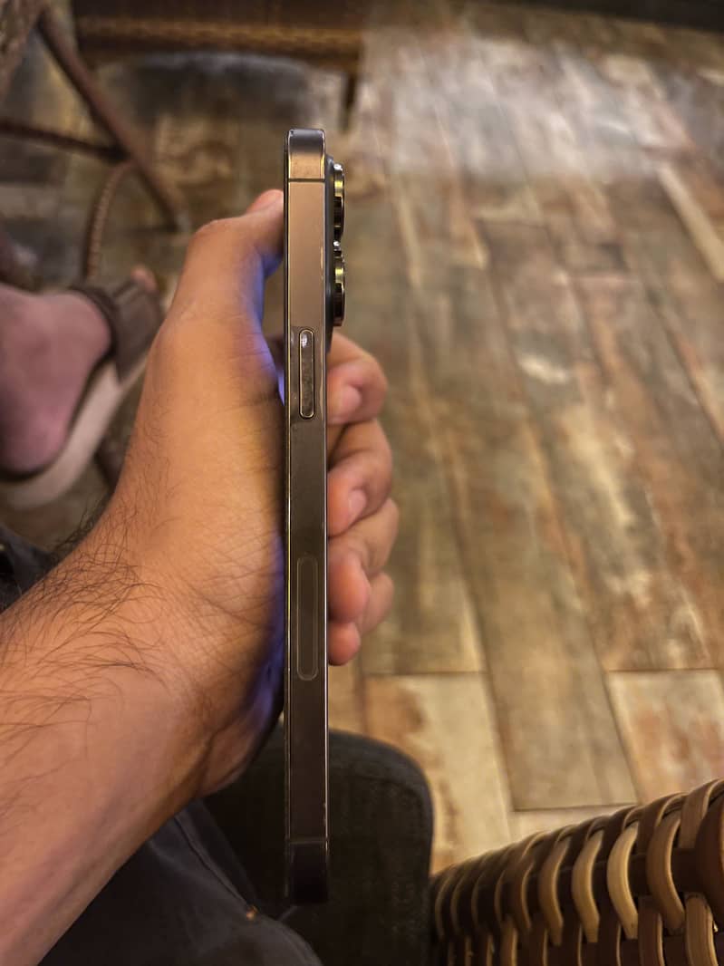 Apple iPhone 14 Pro Max 9