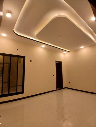 2 bed lounge with roof