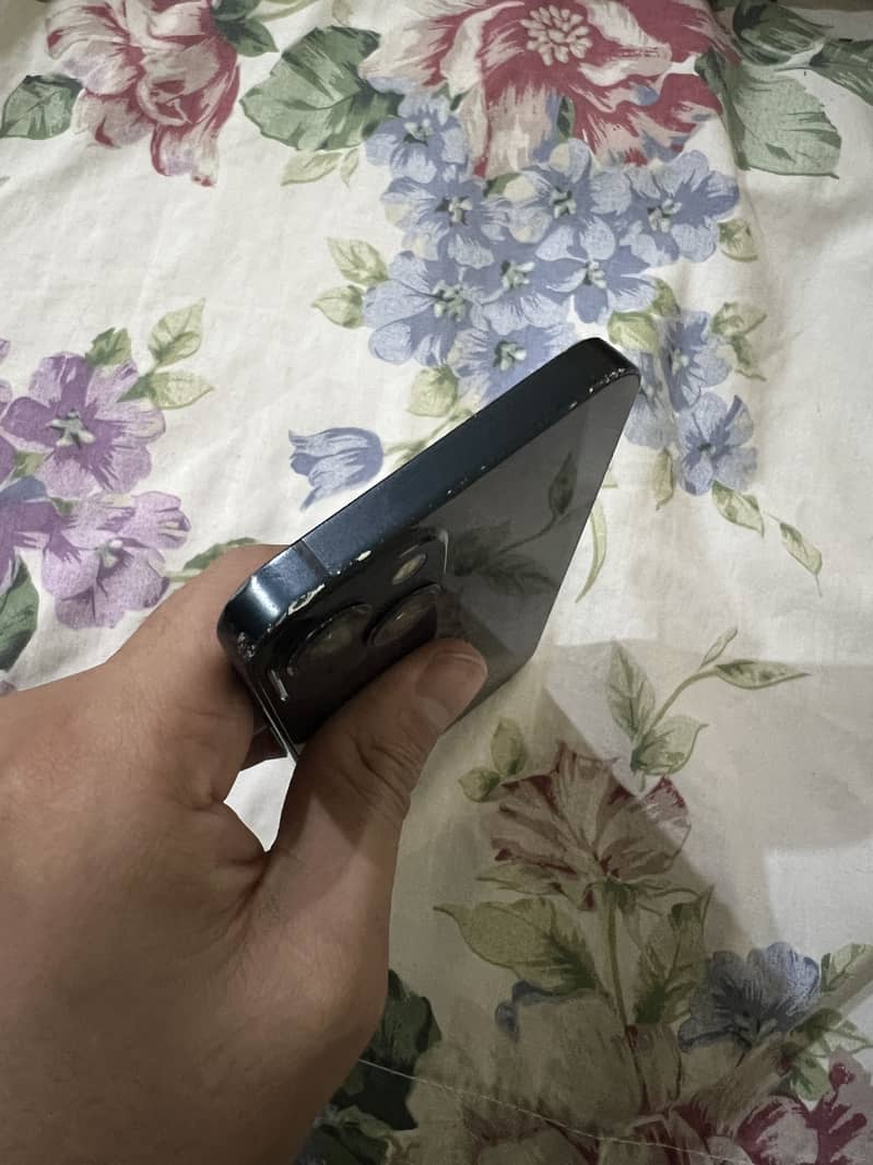 Apple iPhone 13 1