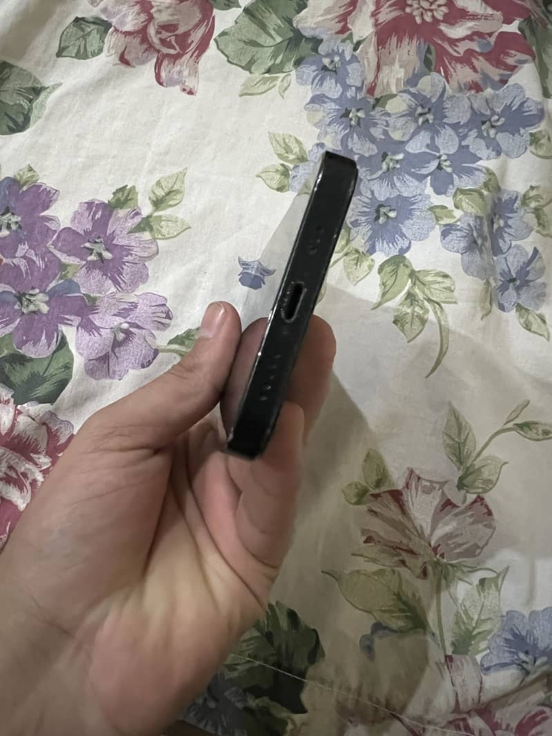 Apple iPhone 13 4