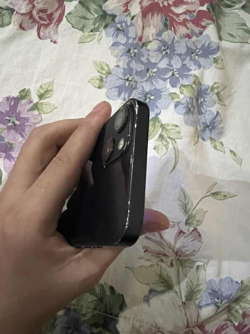Apple iPhone 13 5