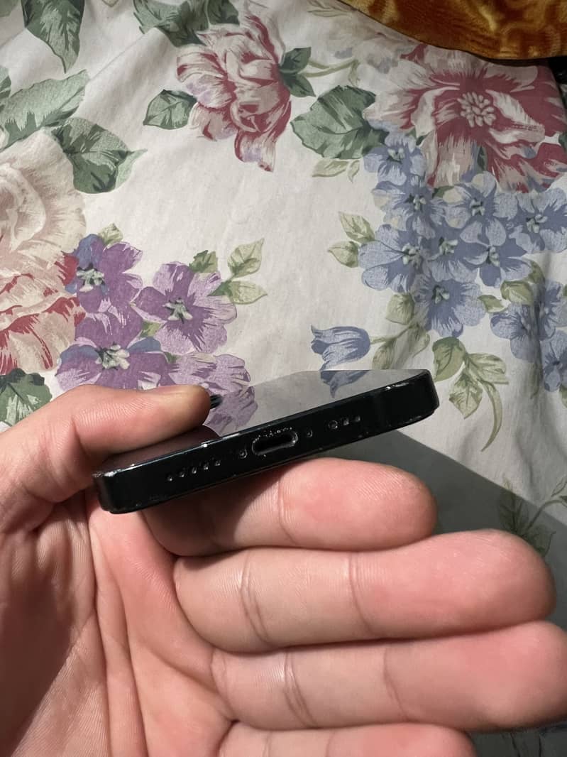 Apple iPhone 13 6