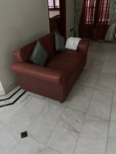 Single bed and Soofa