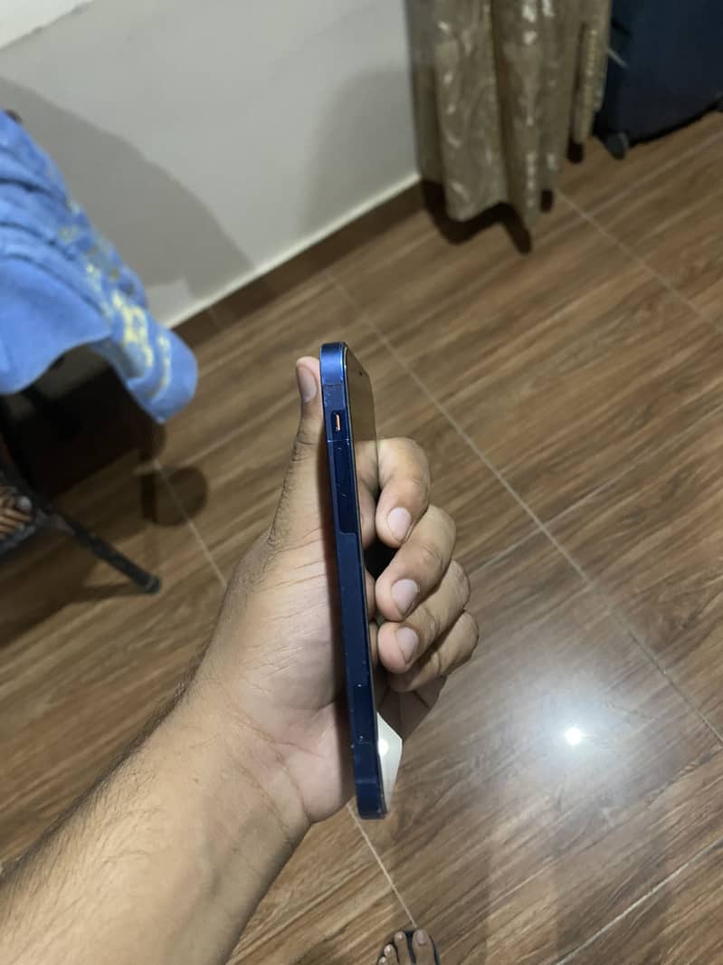 Apple iPhone 12 3