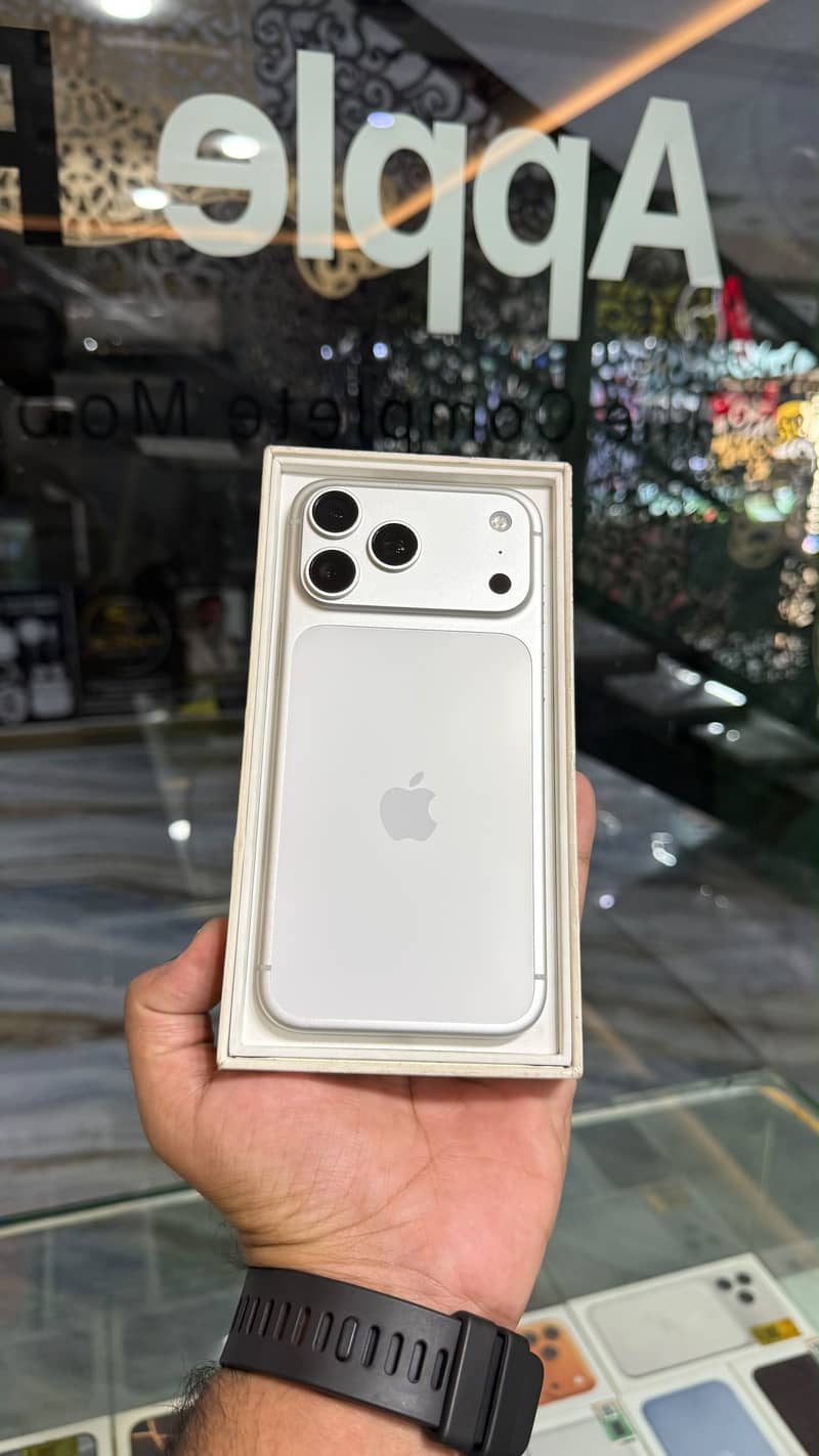 Apple iPhone 17 Pro Max 0