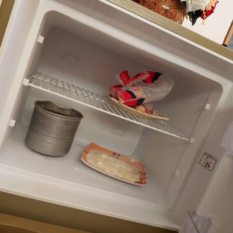 dawlance old model fridge 2