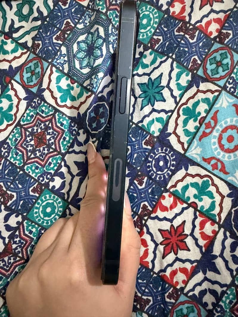 Apple iPhone 13 4