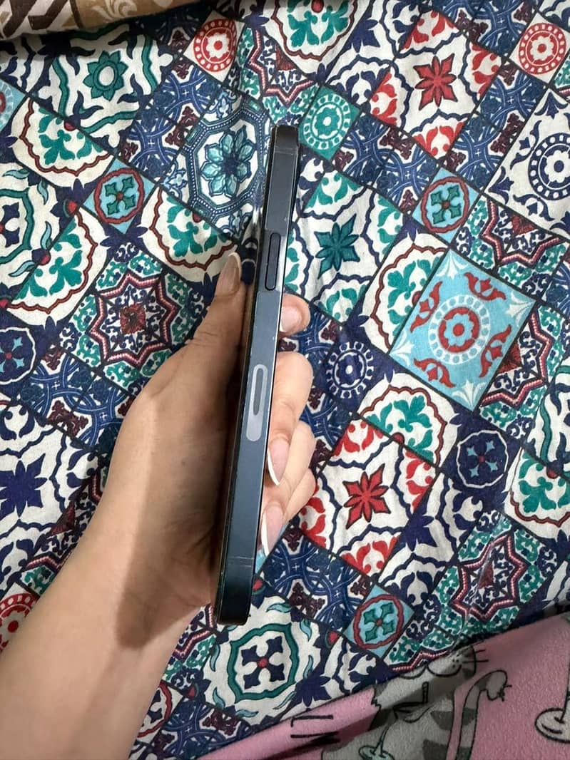 Apple iPhone 13 5