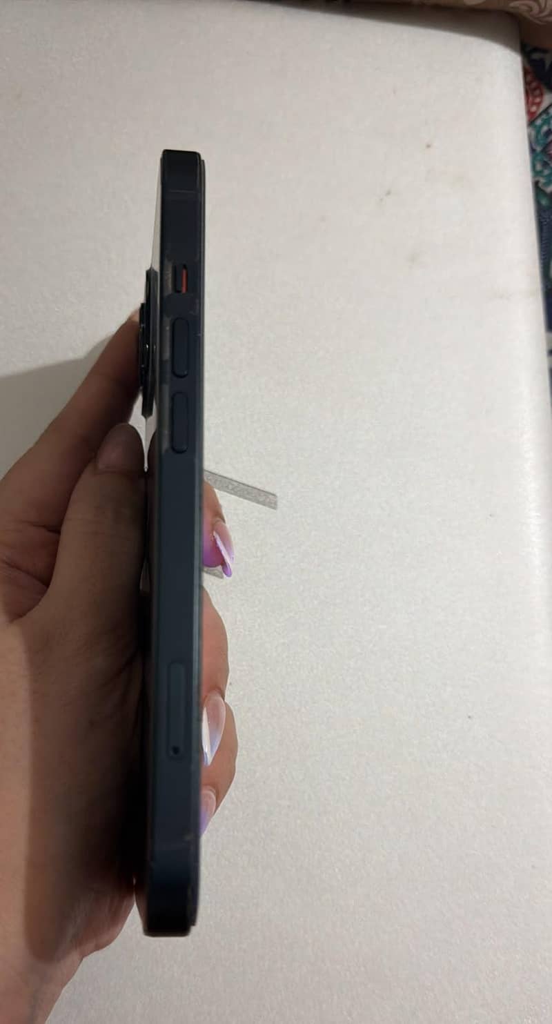 Apple iPhone 13 11