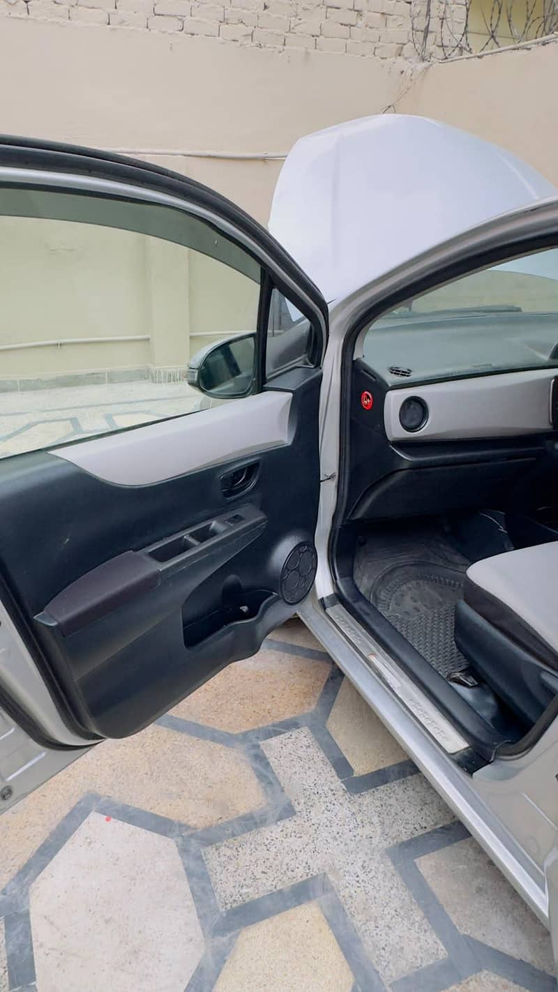 Toyota Vitz 2011 4