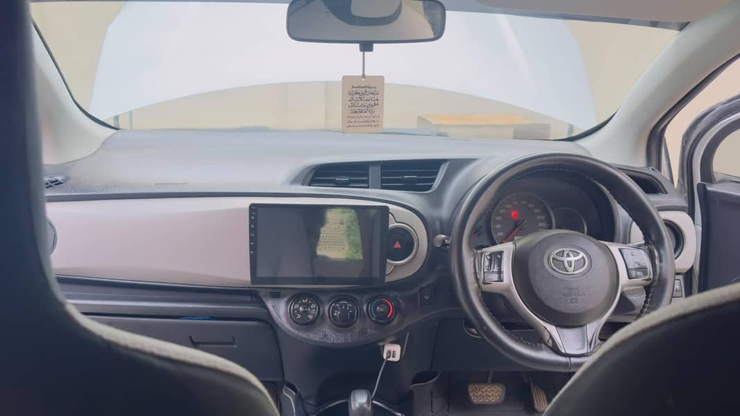Toyota Vitz 2011 6