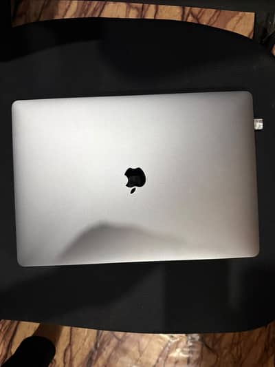 Macbook Pro 2019 - 16 inch - i7 16 GB RAM AND 512GB SSD