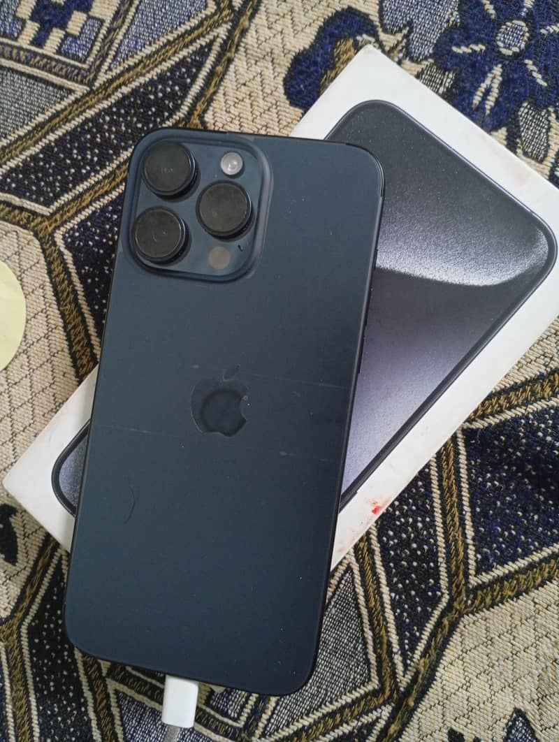 Apple iPhone 15 Pro Max 0
