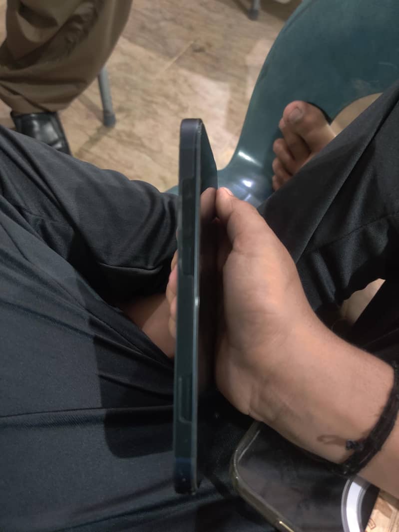 Apple iPhone 13 2