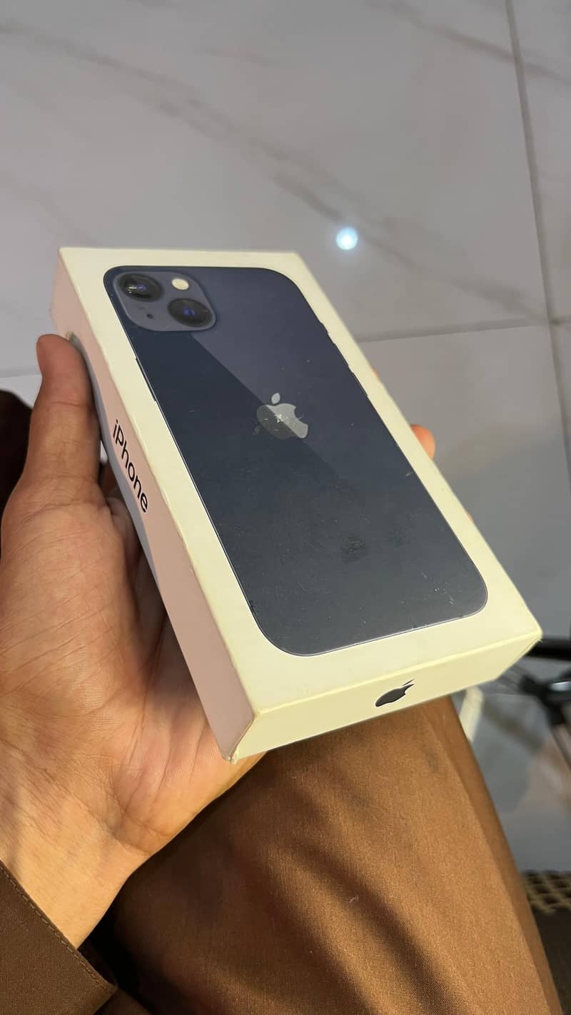 Apple iPhone 13 13