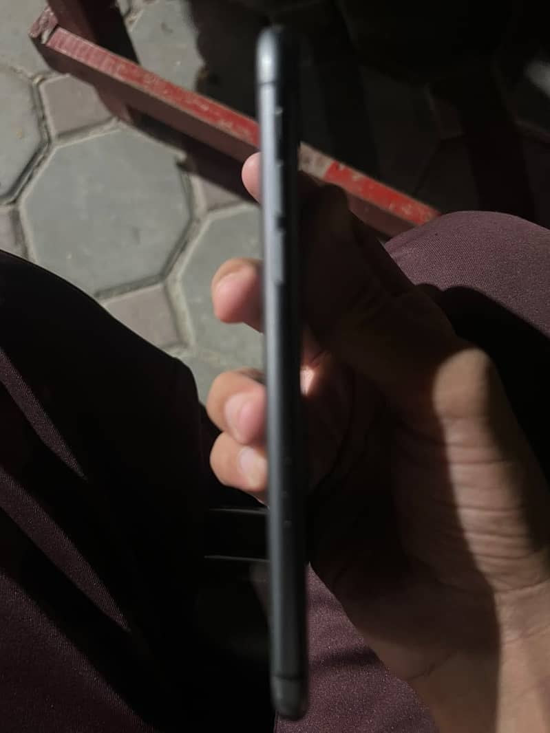 Apple iPhone 11 3