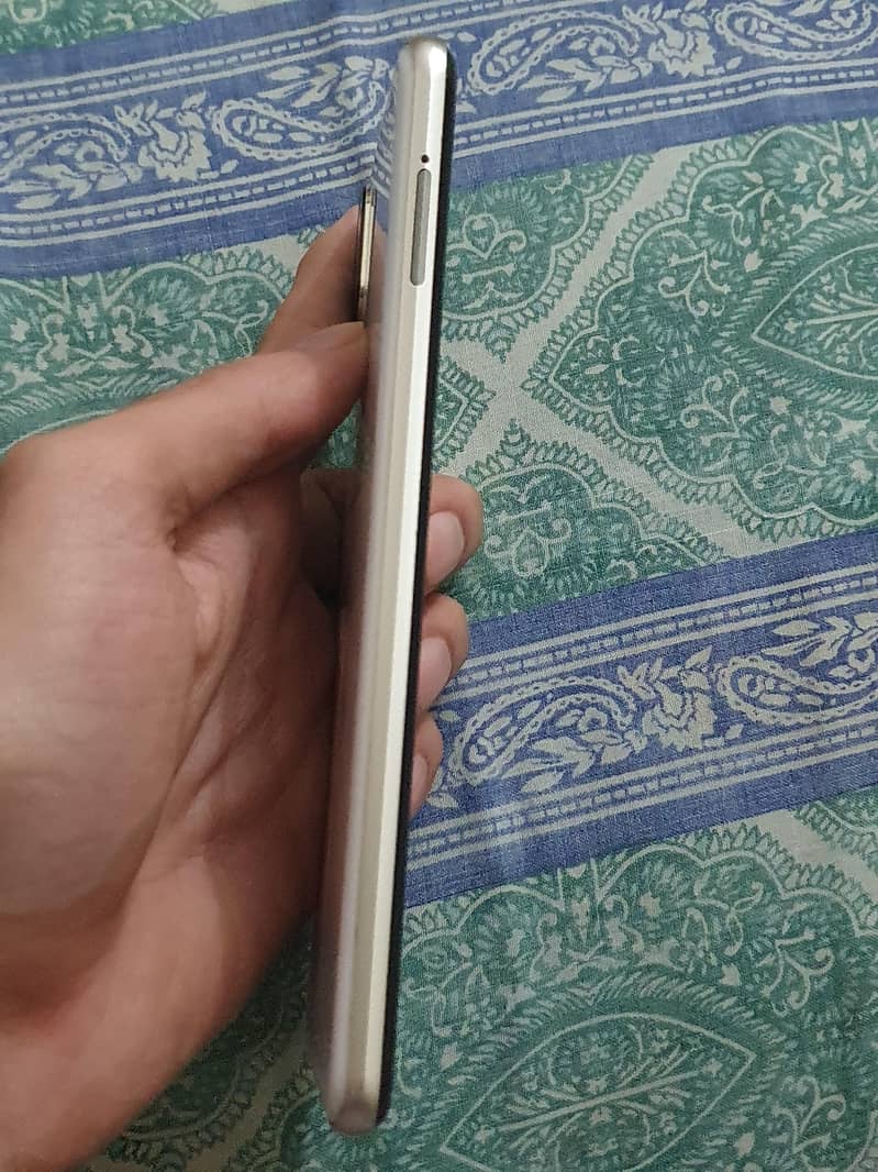 Sharp Aquos R3 2