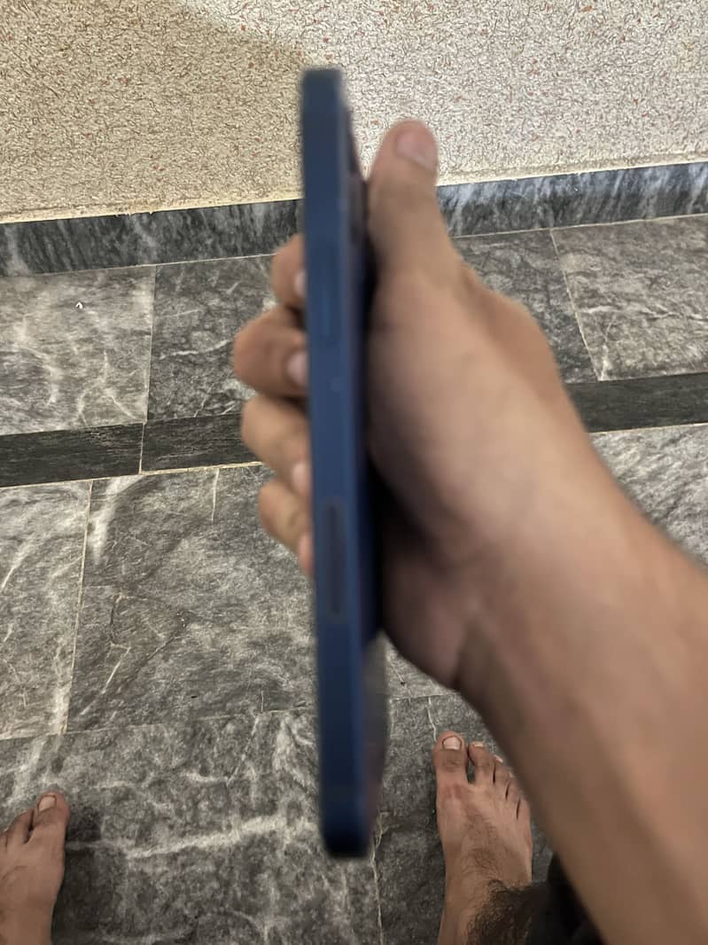 Apple iPhone 12 3