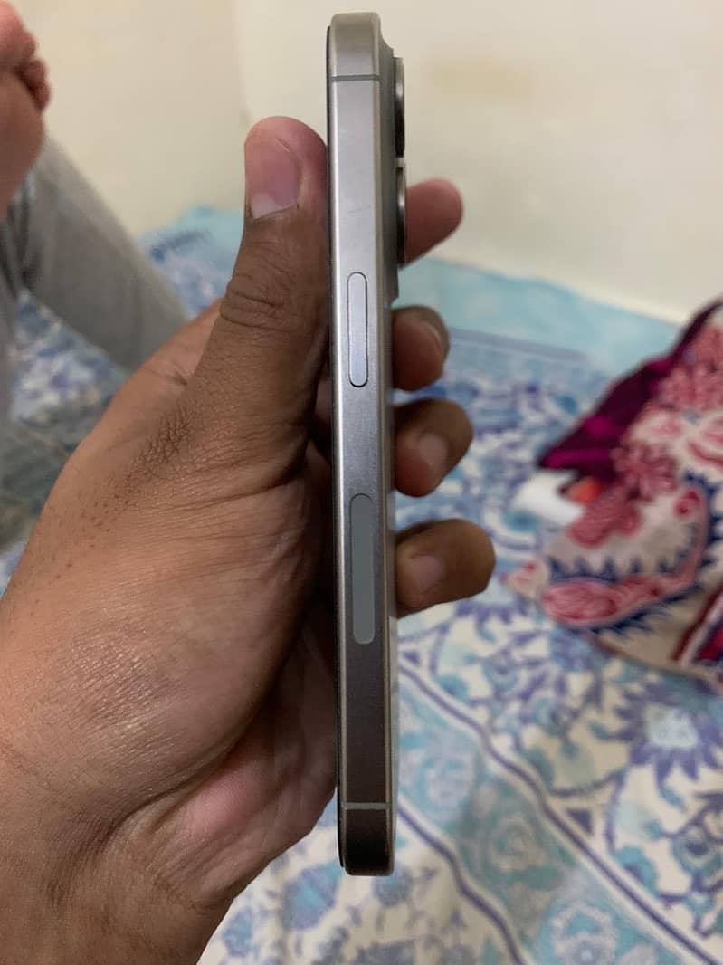 Apple iPhone 15 Pro 0