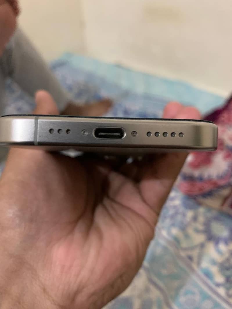 Apple iPhone 15 Pro 3