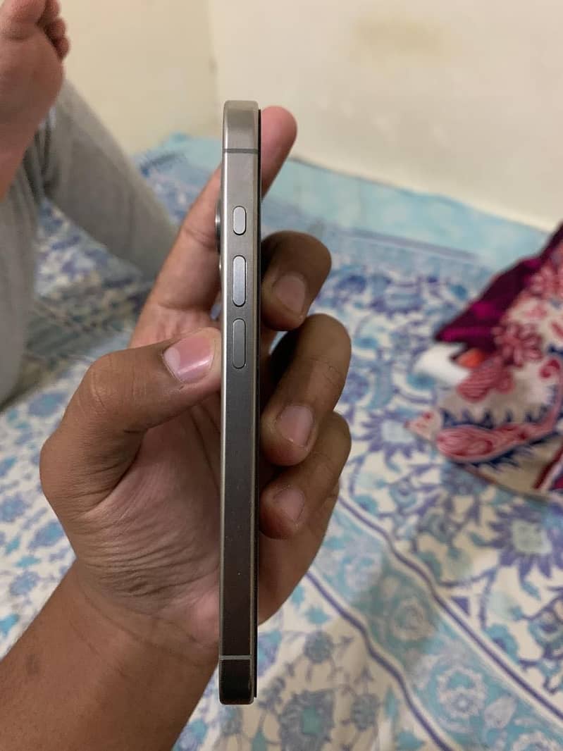 Apple iPhone 15 Pro 4