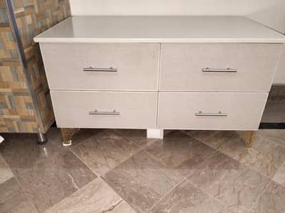 table use as a console or as a sitting