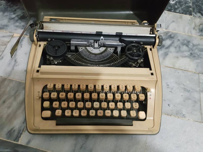 typewritter machine original 0