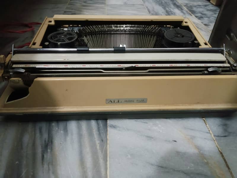 typewritter machine original 1