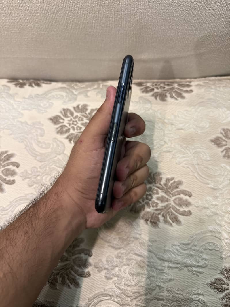 Apple iPhone 11 Pro 2